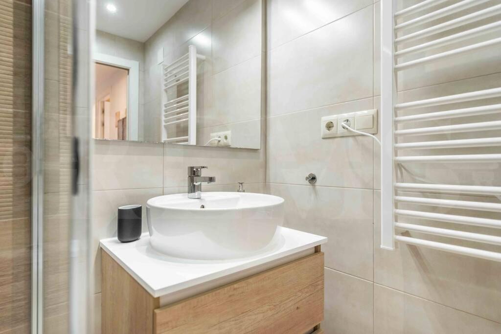 Commodious Near Center By Rems Apartamento