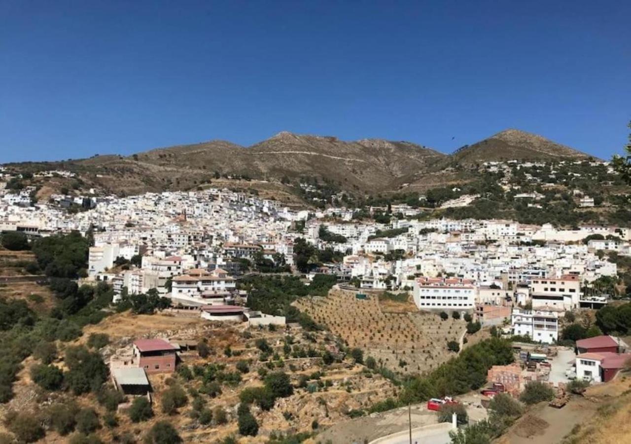 Escape To Sunny Competa, Mountain Views, Pool & Great Off-peak Rates From October To March