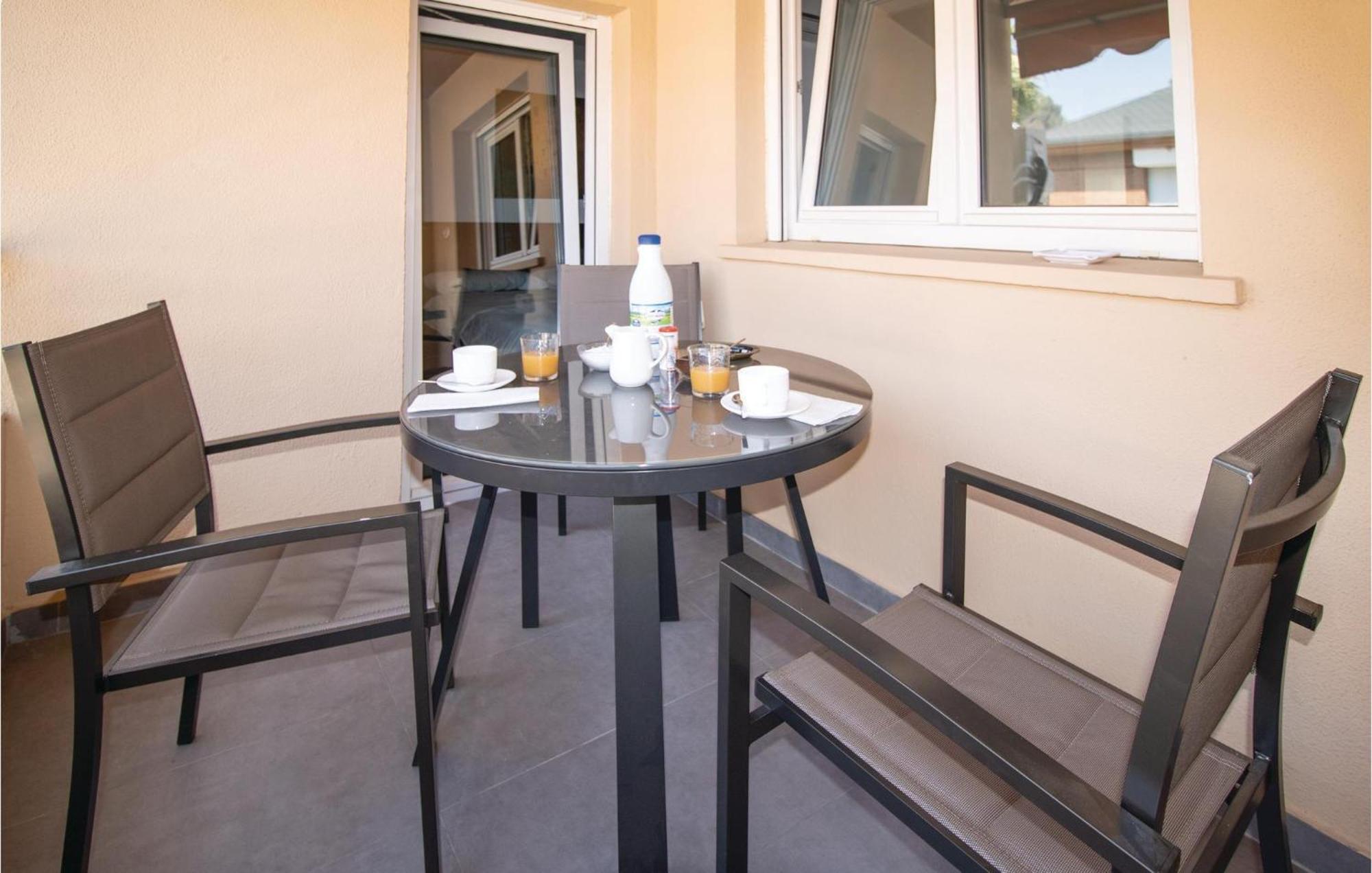 Apartamento 4 Bedroom Stunning In