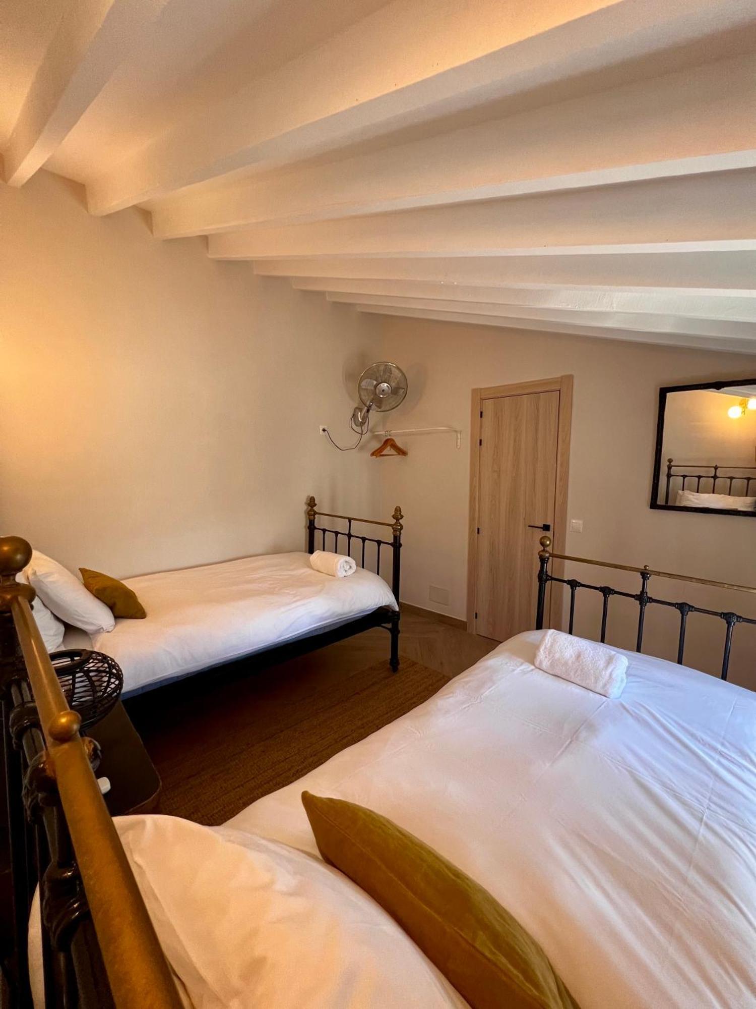 Vakantiehuis Renovated Cinema Town House In Comares Málaga