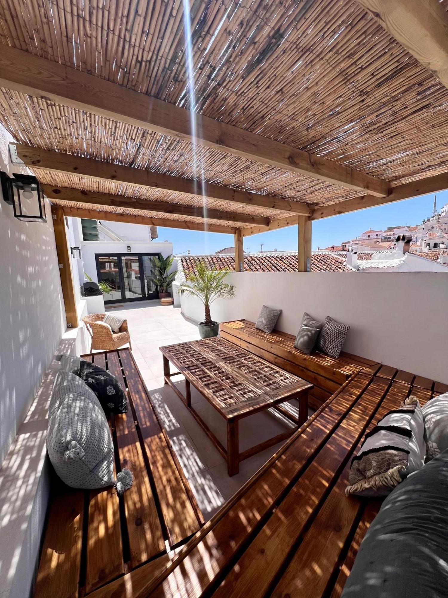 Vakantiehuis Renovated Cinema Town House In Comares *