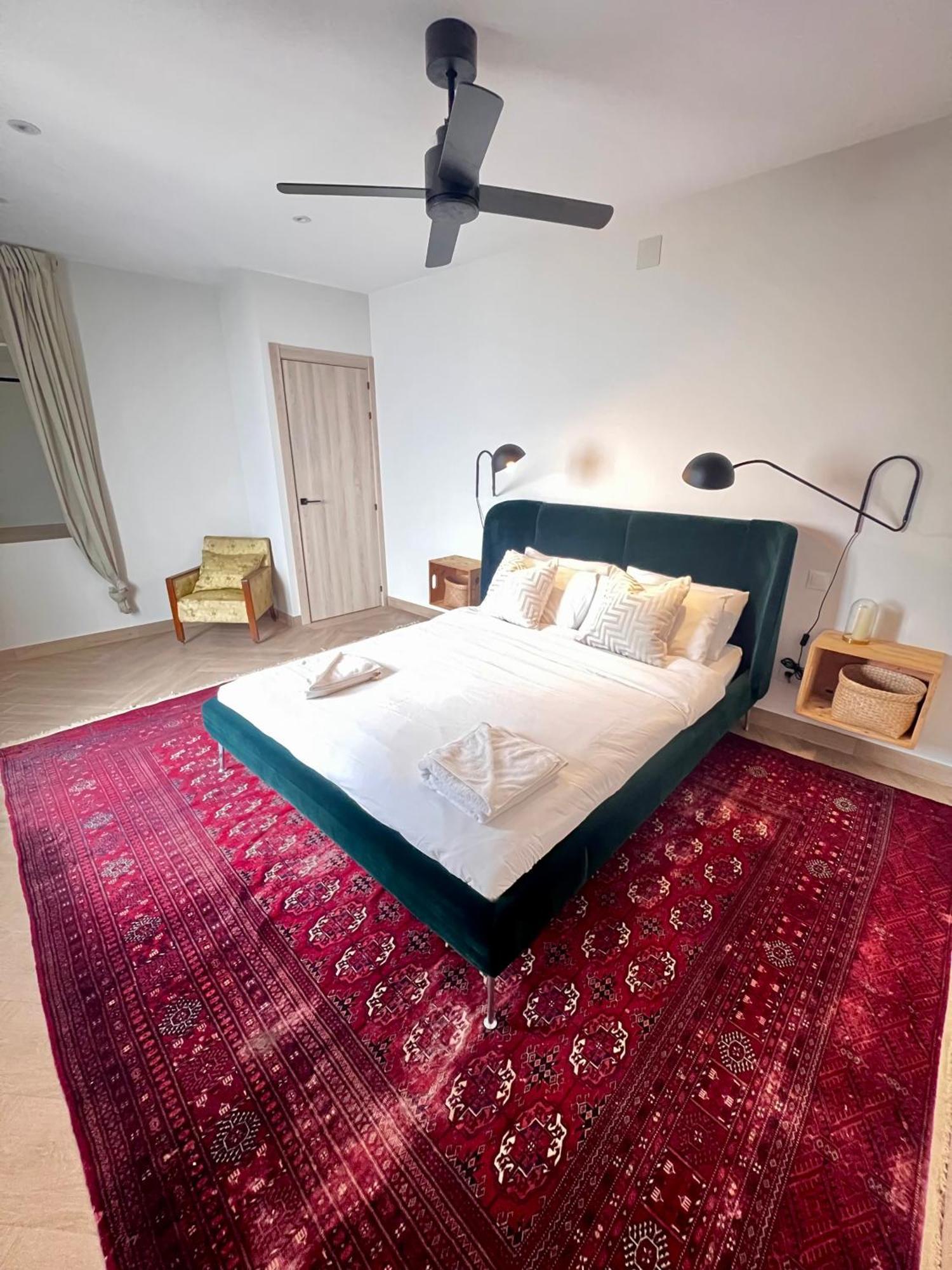 Vakantiehuis Renovated Cinema Town House In Comares Málaga