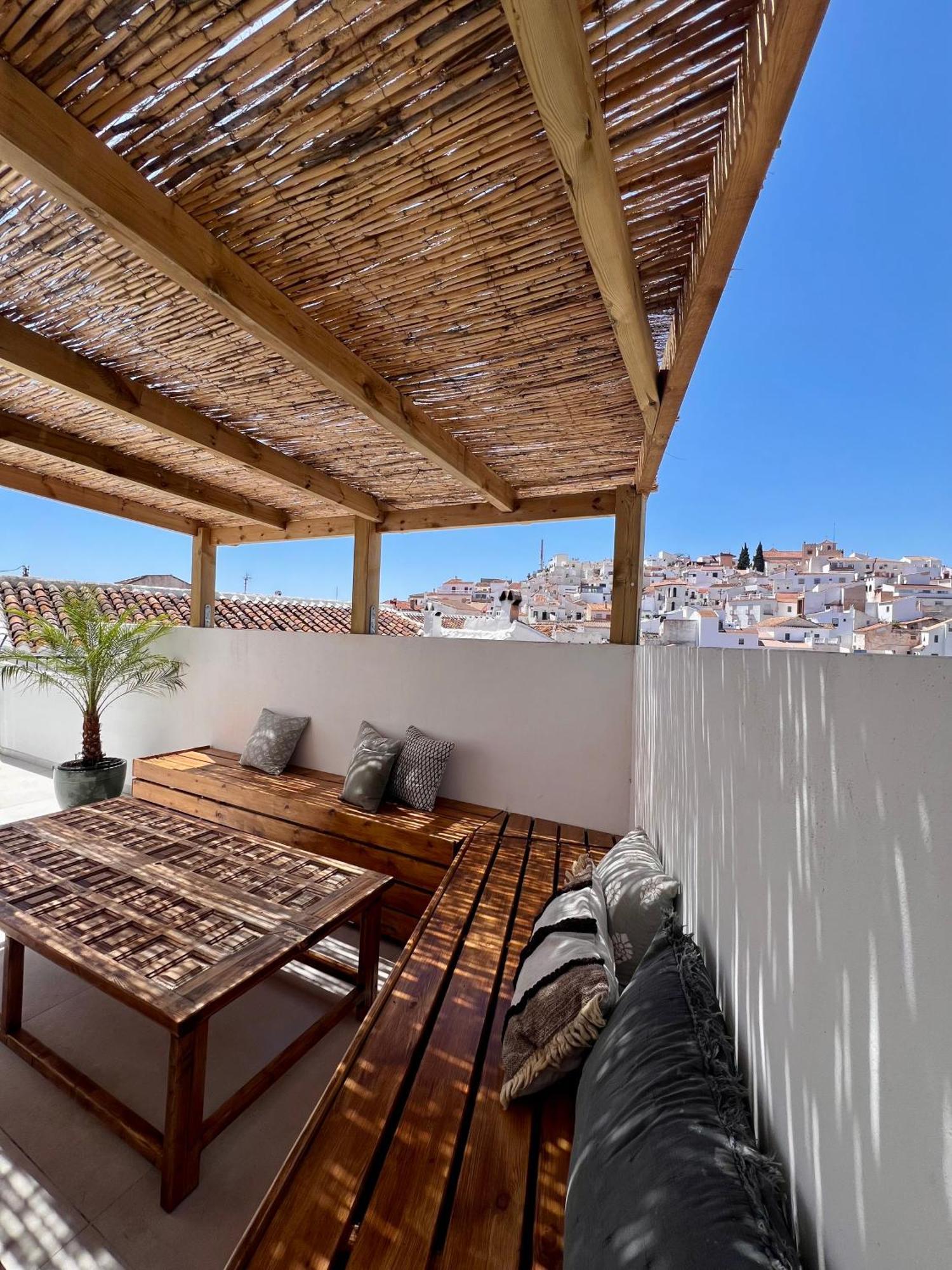 Vakantiehuis Renovated Cinema Town House In Comares Málaga