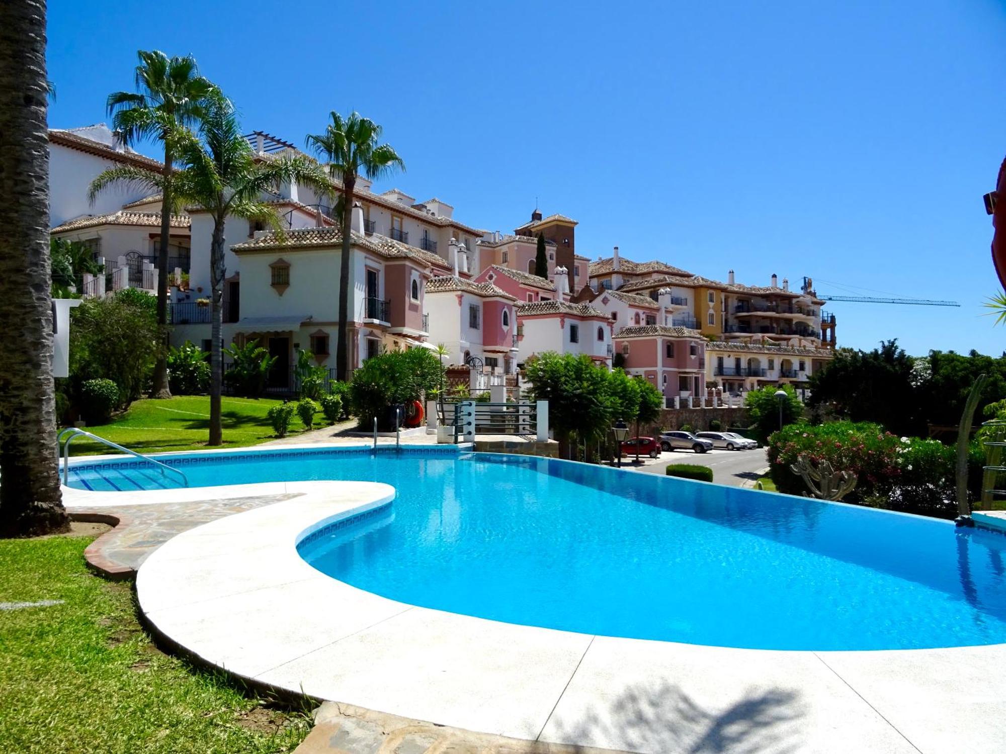 Feriehus Semidetached Duplex At Puebla Aida, Mijas Golf With Pool, Golf And Sea Views Málaga
