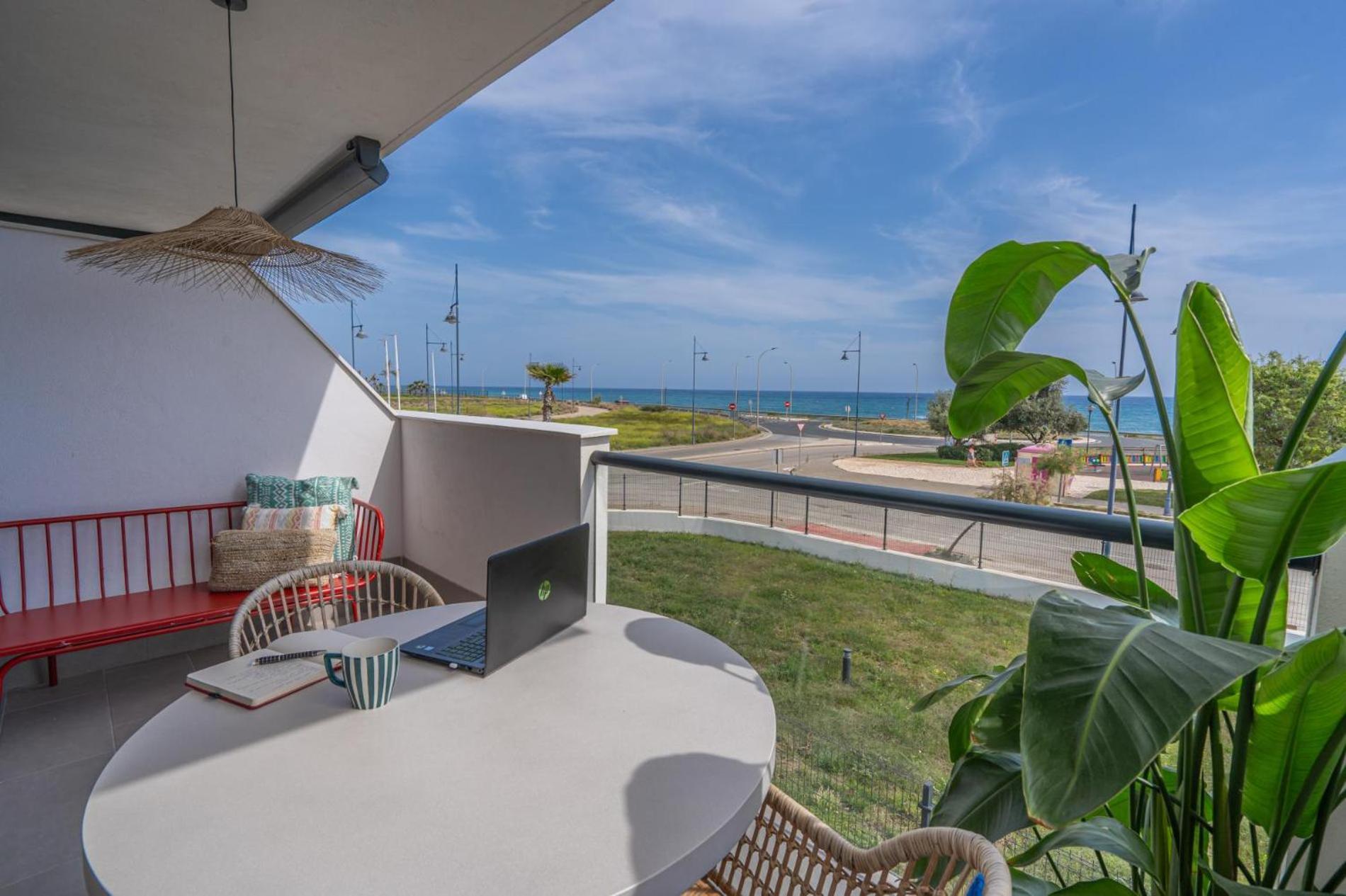 Apartment Heima In Front Of The Sea