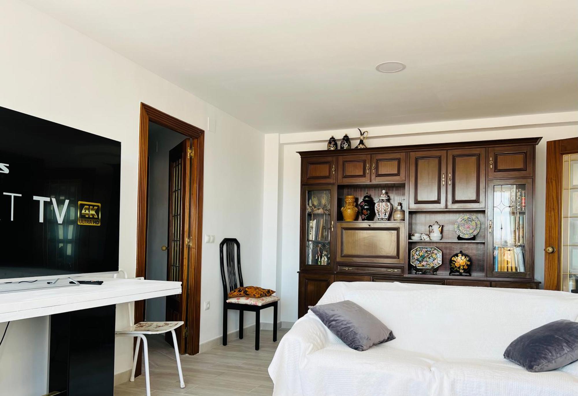 Rare Find! Skyline View-modern 6 Bed 2 Bath Flat In The Heart Of Málaga