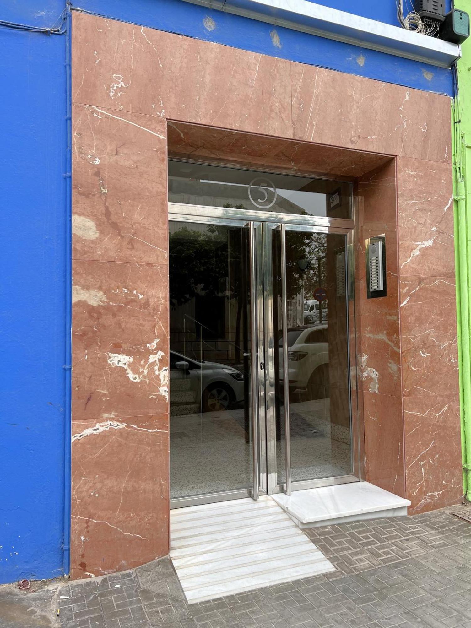 Rare Find! Skyline View-modern 6 Bed 2 Bath Flat In The Heart Of Privat bolig