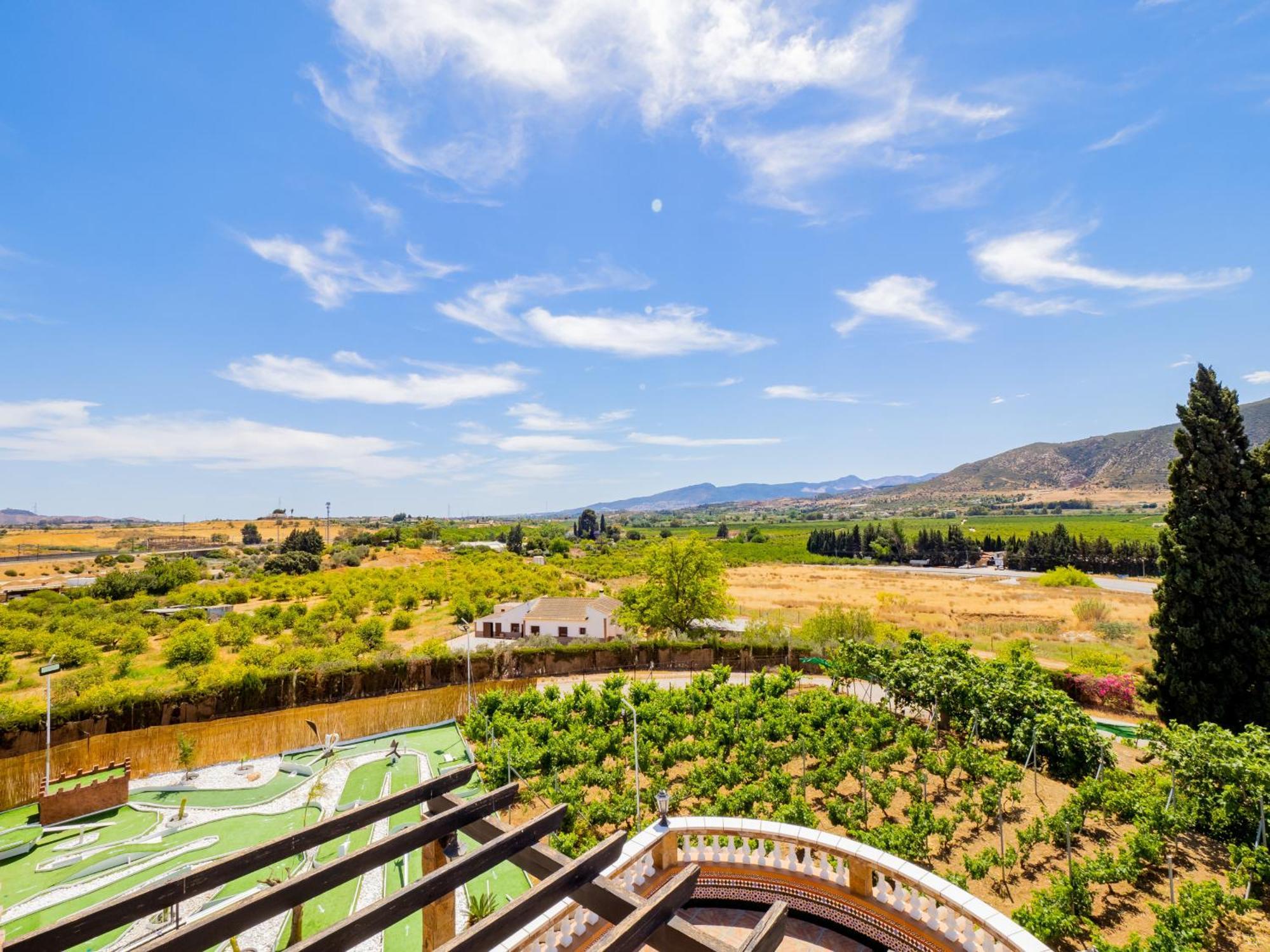 Cubo's Fina & Minigolf Included * Malaga
