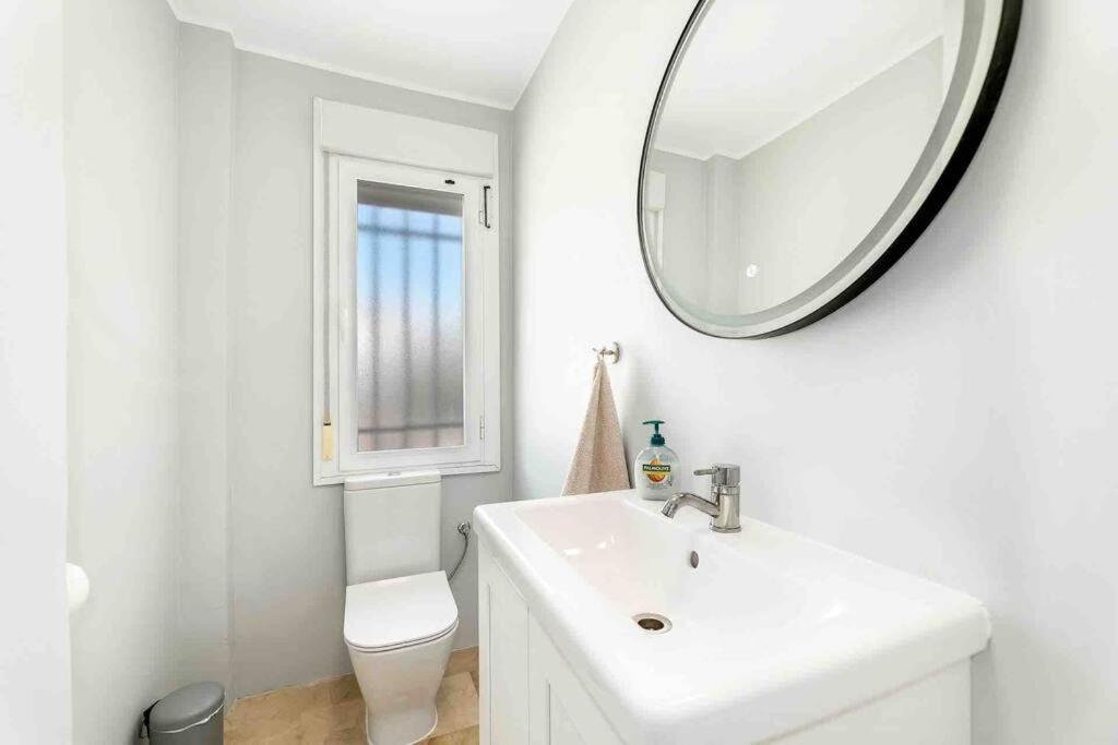 4 Bed Detached Close To Golf & With Shared Pool. *