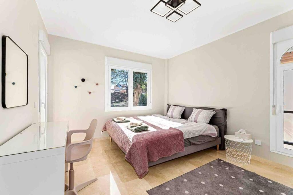 Villa 4 Bed Detached Close To Golf & With Shared Pool. *