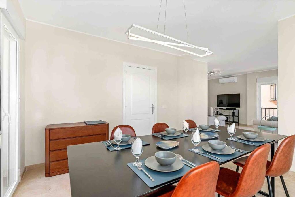 4 Bed Detached Close To Golf & With Shared Pool. Málaga