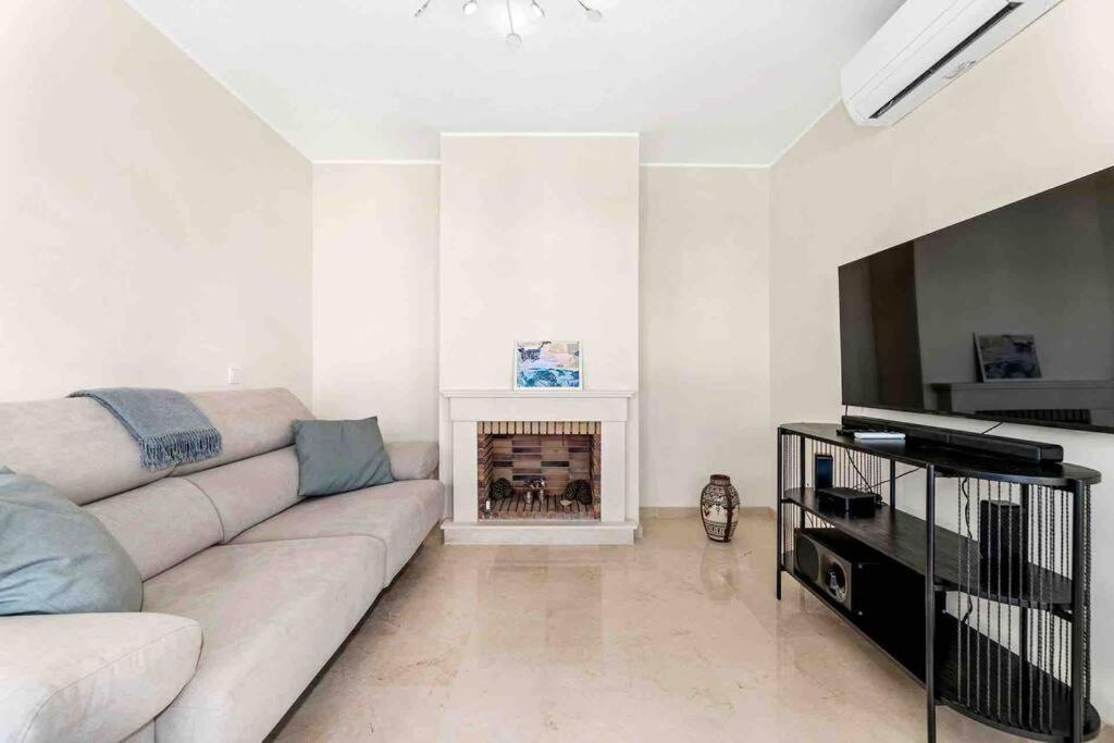 Villa 4 Bed Detached Close To Golf & With Shared Pool.