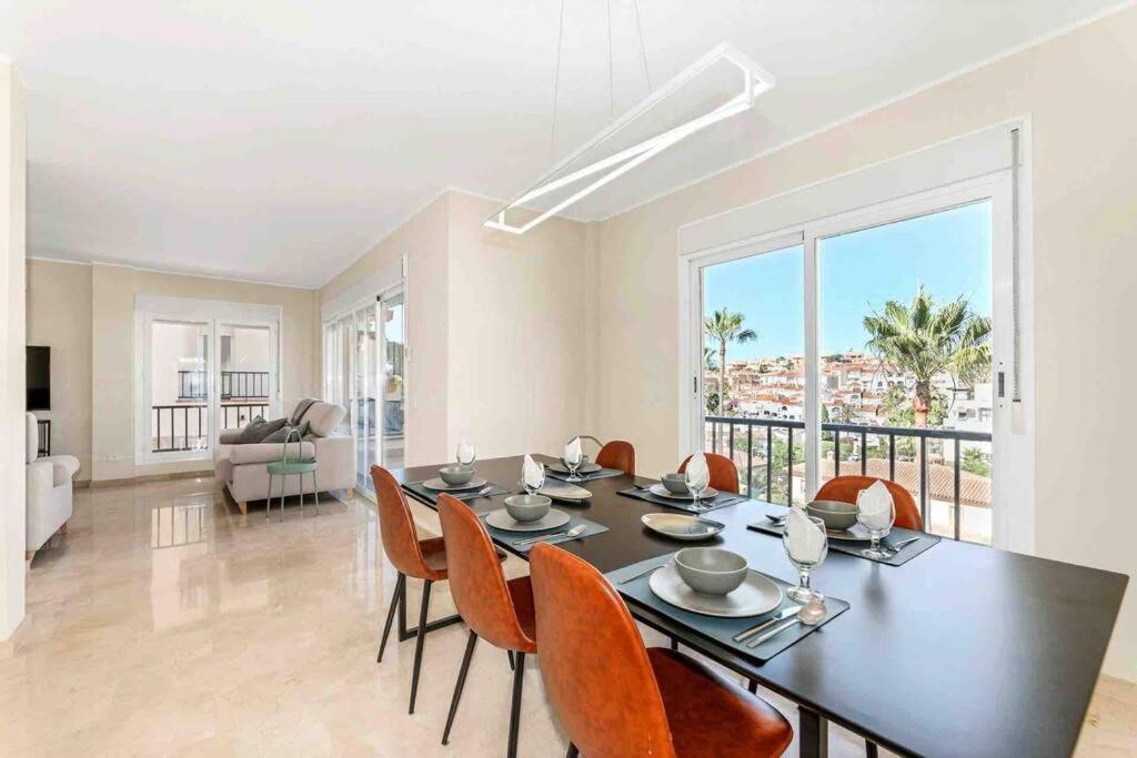 4 Bed Detached Close To Golf & With Shared Pool. Villa Málaga