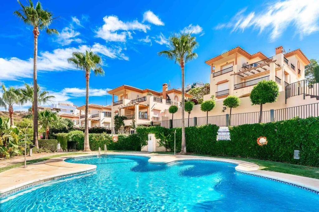 Villa 4 Bed Detached Close To Golf & With Shared Pool.