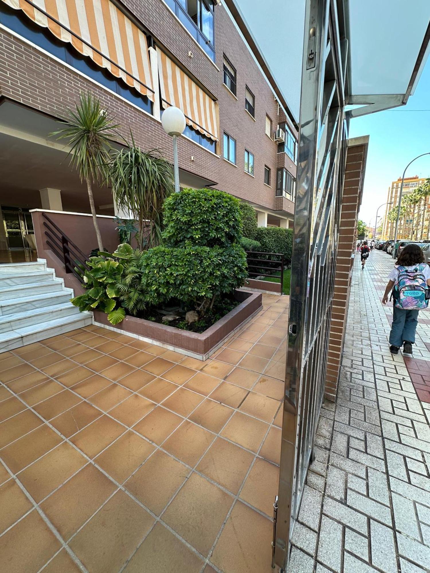 Capital - Zona Oeste: Parking-wifi-piscina Málaga