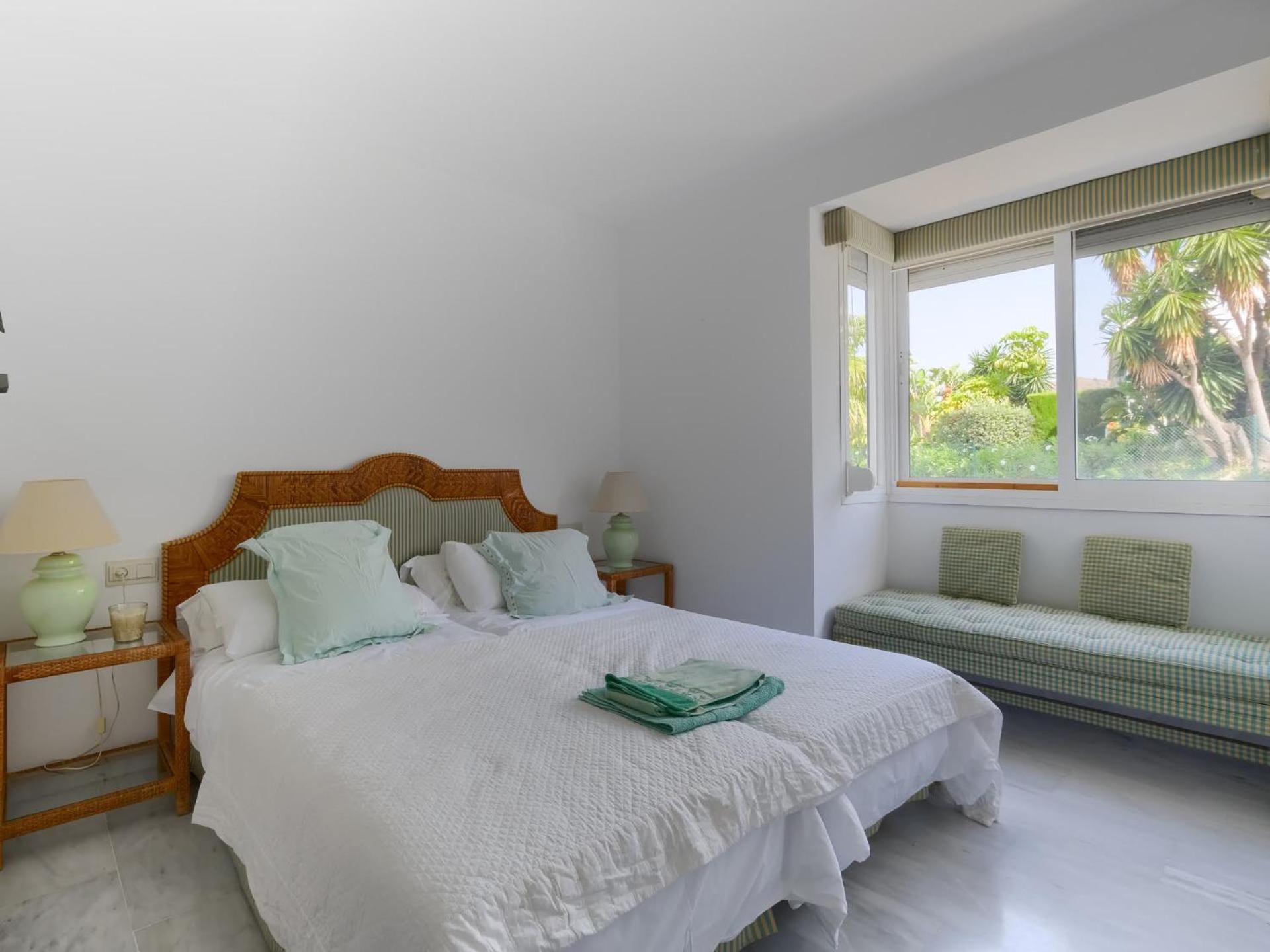 Semesterbostad Spanish Charm House On The Miraflores Golf Course *