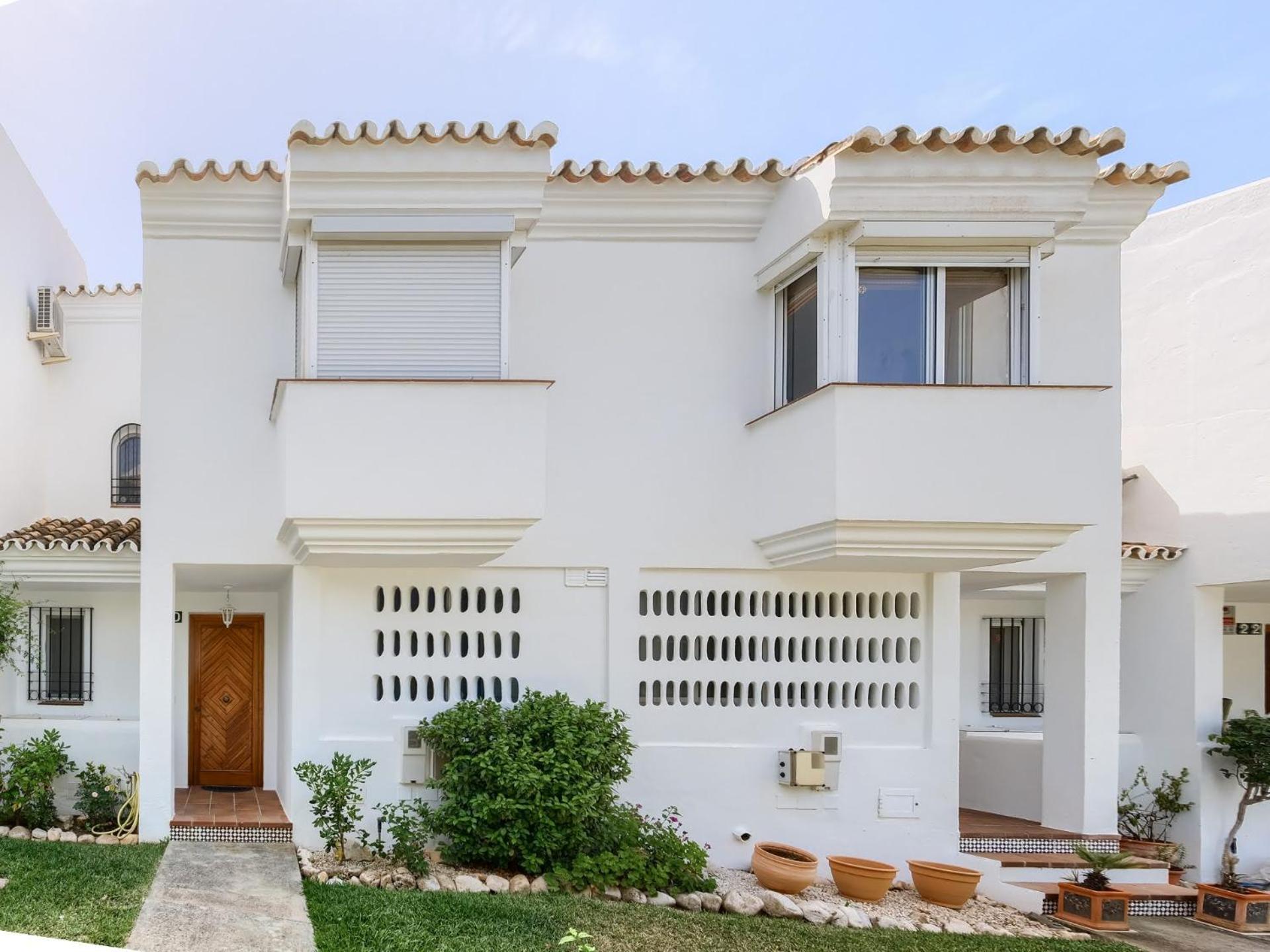 Semesterbostad Spanish Charm House On The Miraflores Golf Course