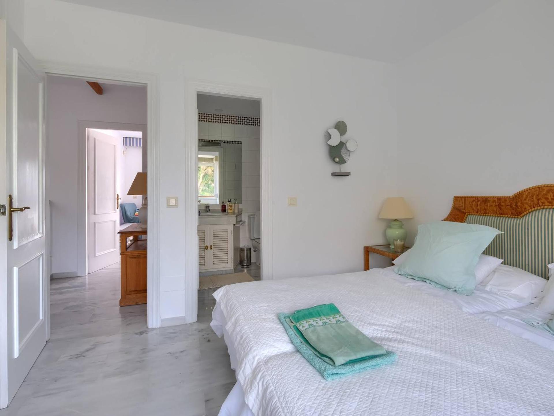 Semesterbostad Spanish Charm House On The Miraflores Golf Course *