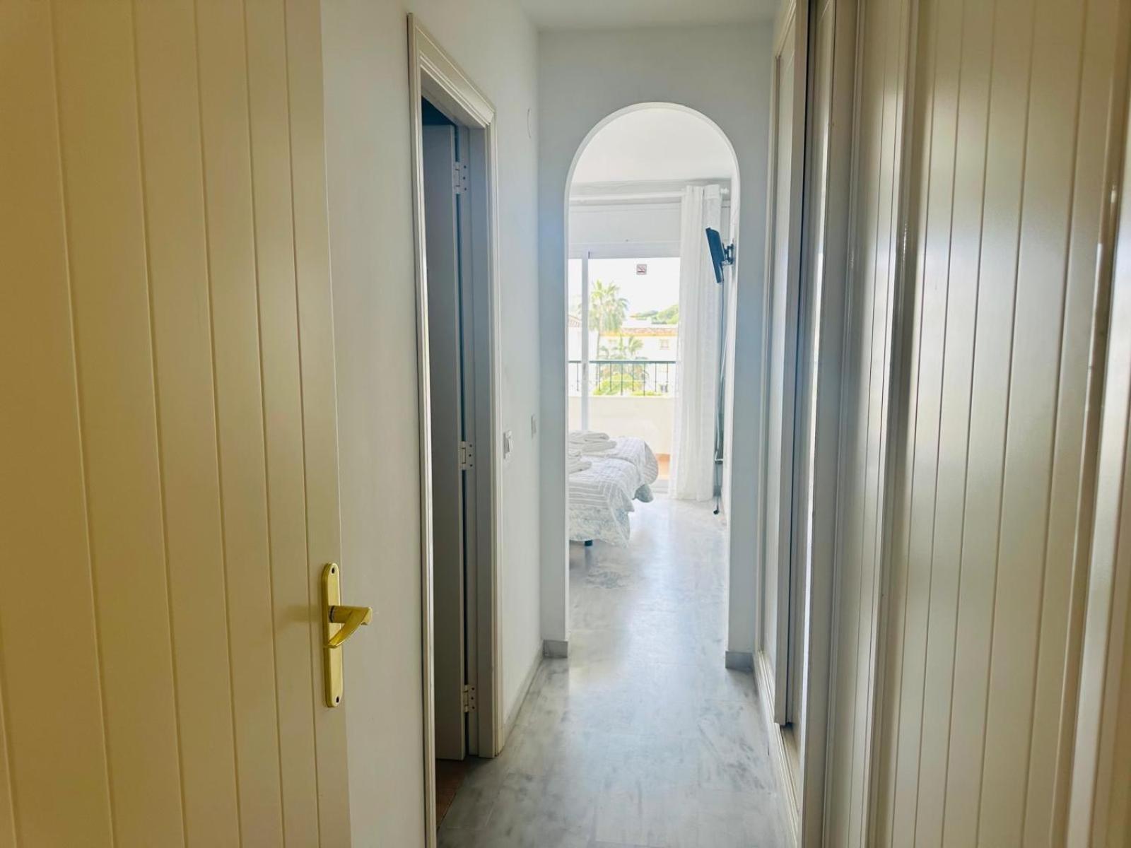 Apartamento Lovely Apartment, Grancalahonda By Holidays2rent