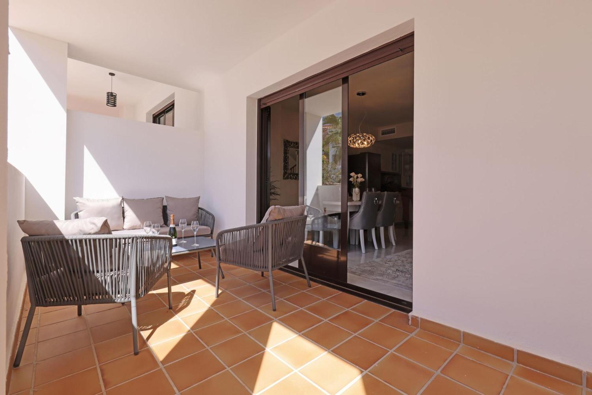 Spacious And Modern House In Riviera, Mijas, Costa Del Sol, 15min From Marbella Vakantiehuis