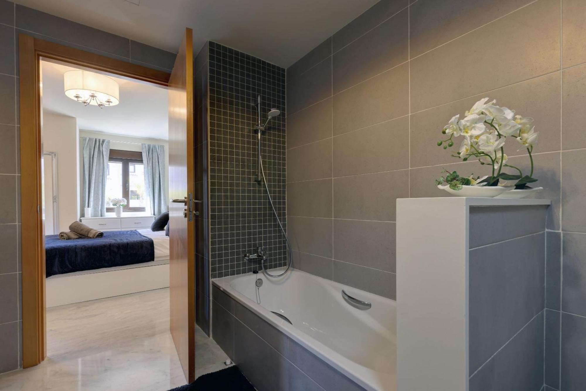 Vakantiehuis Spacious And Modern House In Riviera, Mijas, Costa Del Sol, 15min From Marbella
