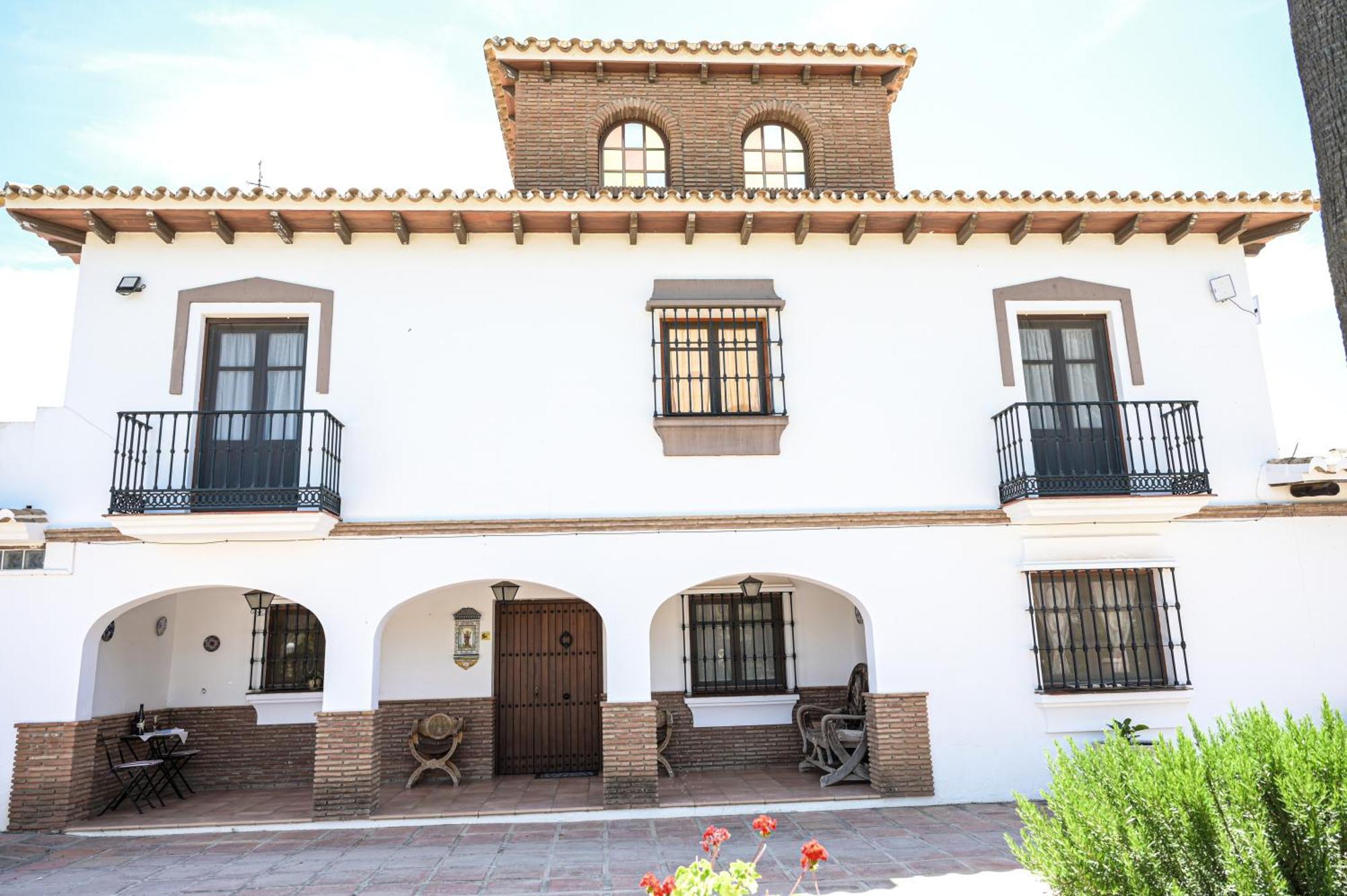 Amplia Con Precioso Jardin Cerca De Capital. Casa vacanze