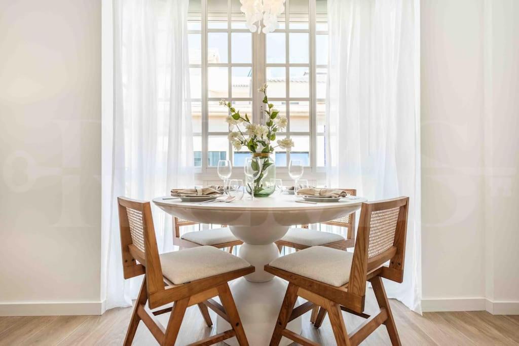 Chic Quiet Near The Center By Rems *