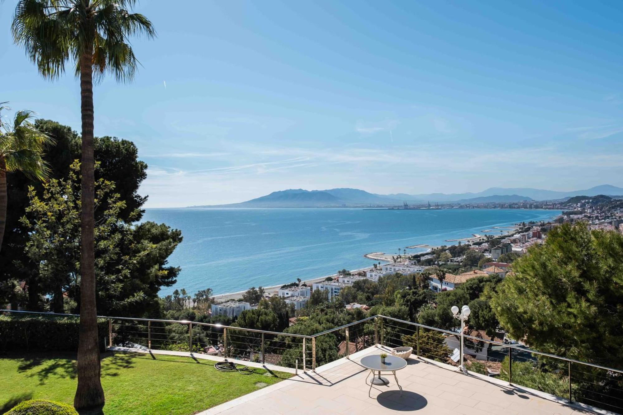 Luxury With Sea Views & Terrace By Rems Apartamento *