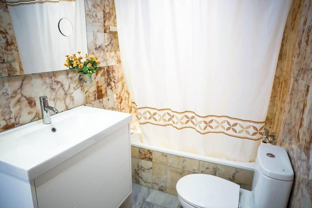 Piscina Y Playa En Laguna Torrox Apartamento Málaga