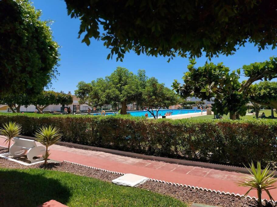 Piscina Y Playa En Laguna Torrox Apartamento