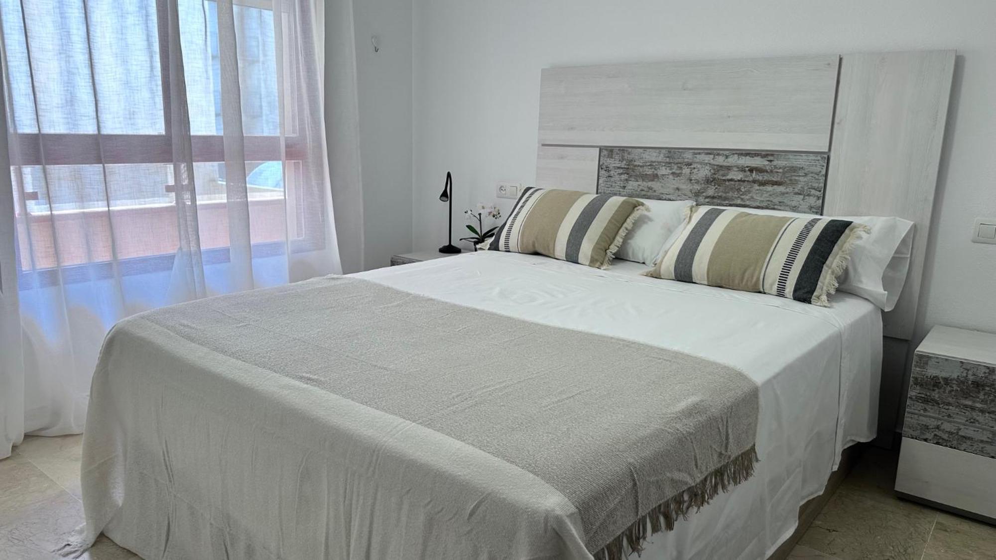 Apartamento Aleda Puerto Playa - Parking Y Piscina Gratis Málaga