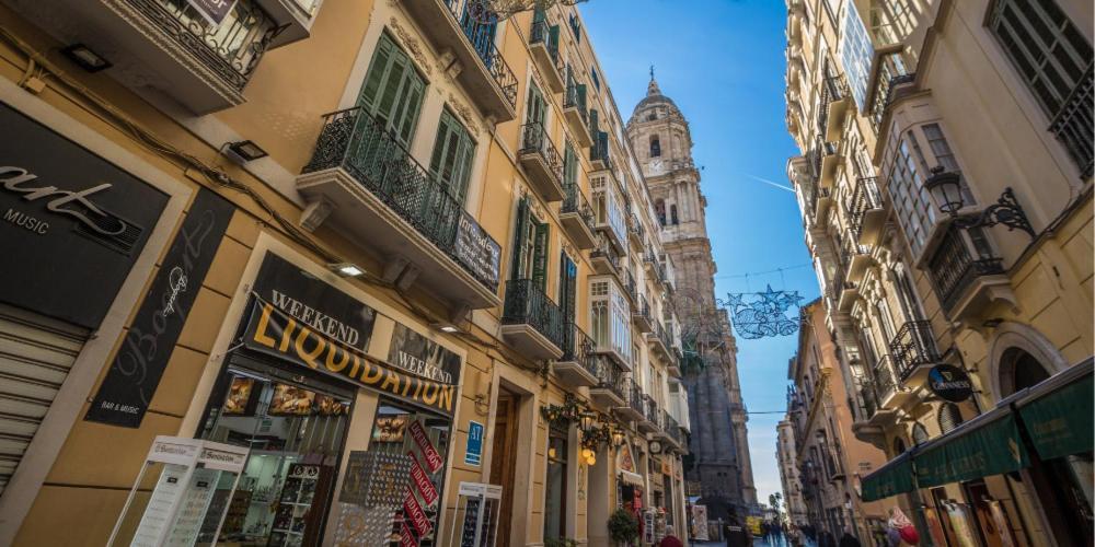 Nino De Guevara's Andalusian Charm: The Essence Of City Center Appartamento