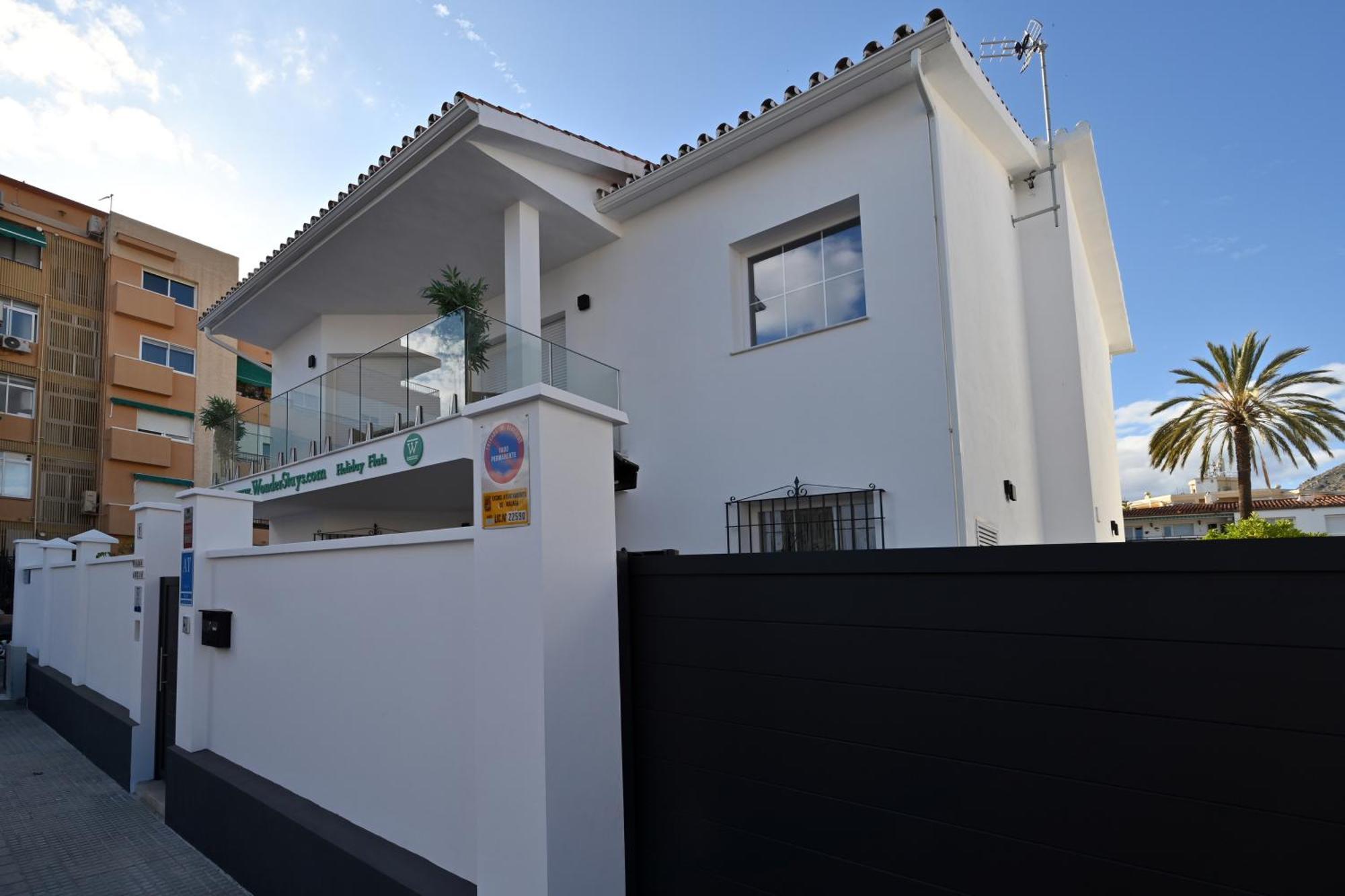 Wonderstays Lucia Villa *