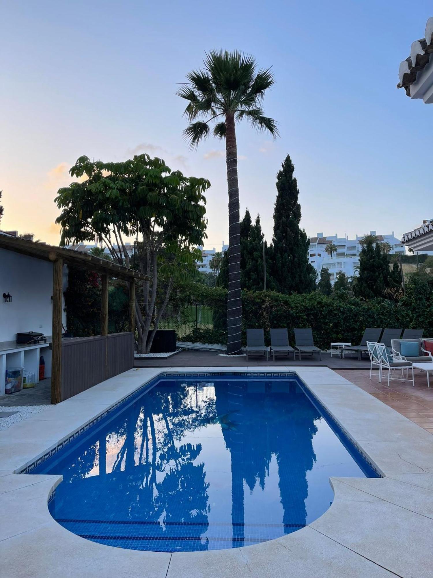 Villa Lets In The Sun - Costa Del Sol Malaga
