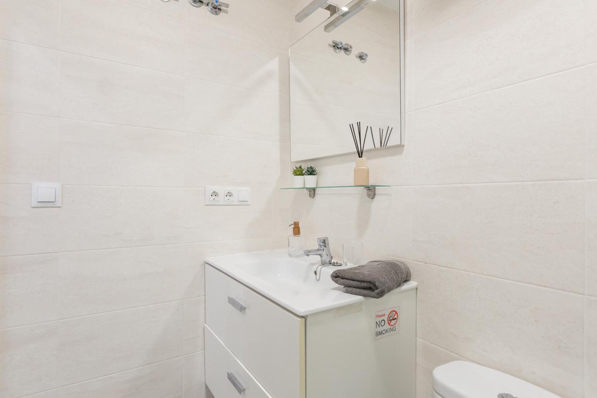 Apartment Santa Lucia - 1 Bedroom In The Heart Of The Centre Málaga