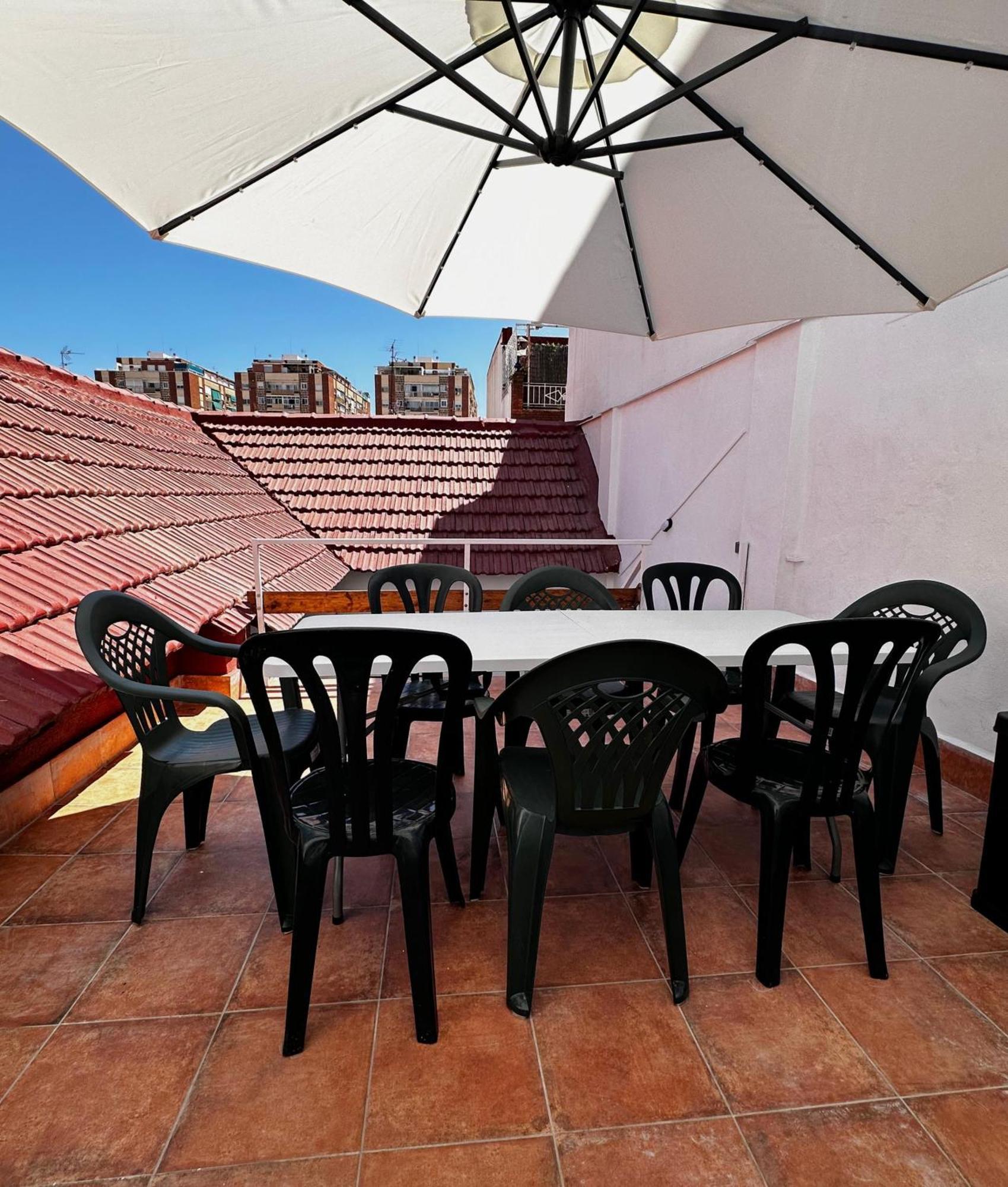 Vakantiehuis Amplia Casa Entera Con Patio Y Terraza Familia Y Grupo De Amigos