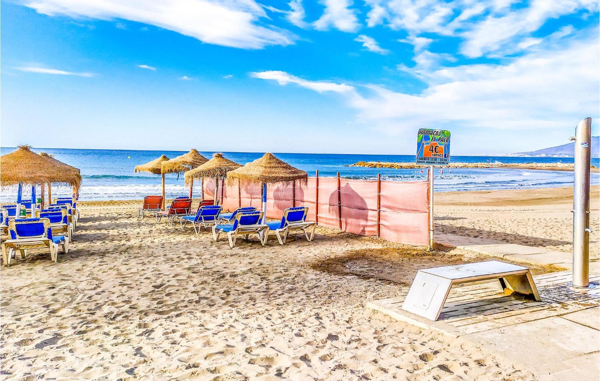 2 Bedroom Lovely In Сasa de vacaciones Málaga