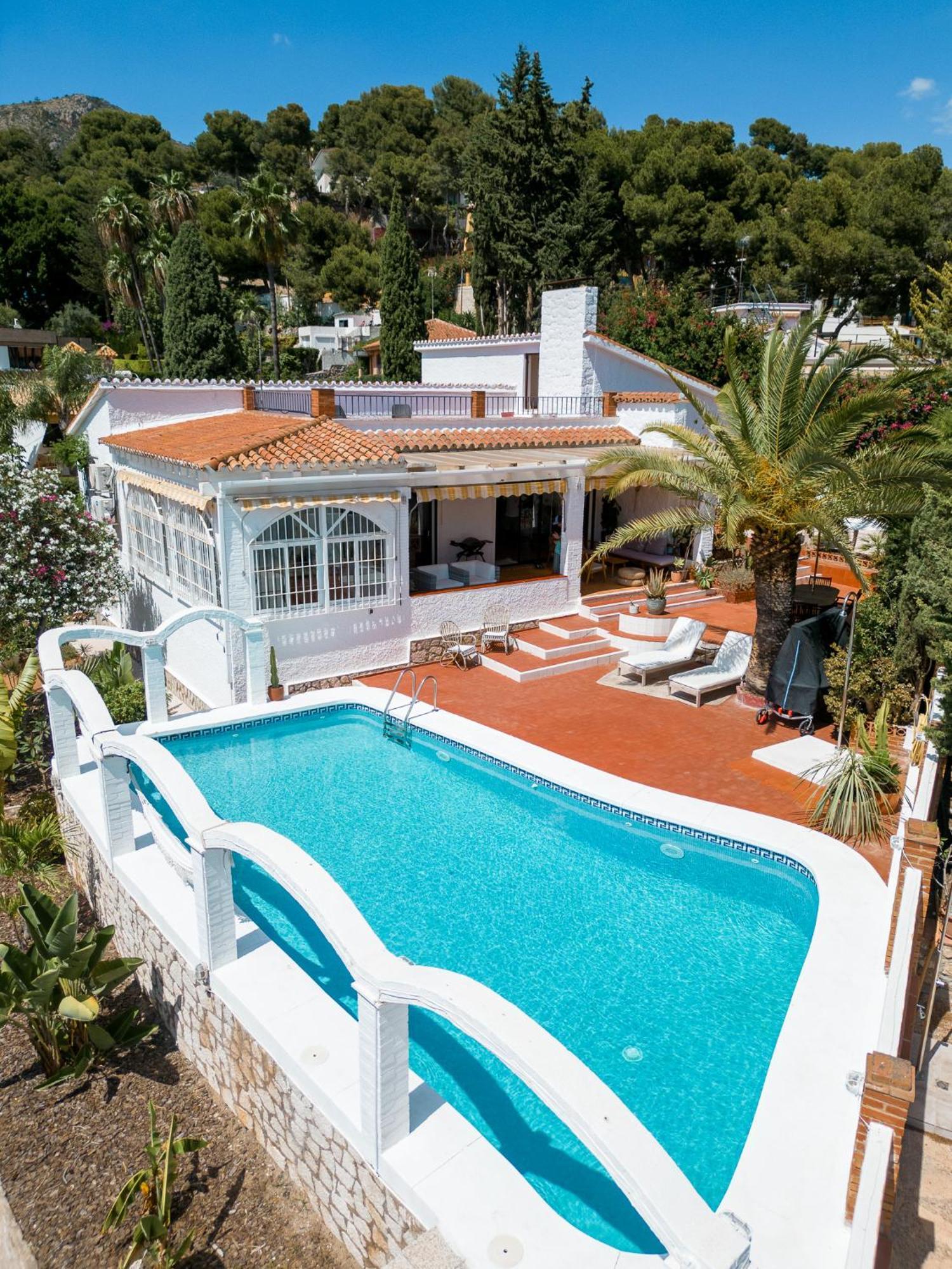Lina - Andalusian 3-bedroom With Pool & Ocean View Málaga