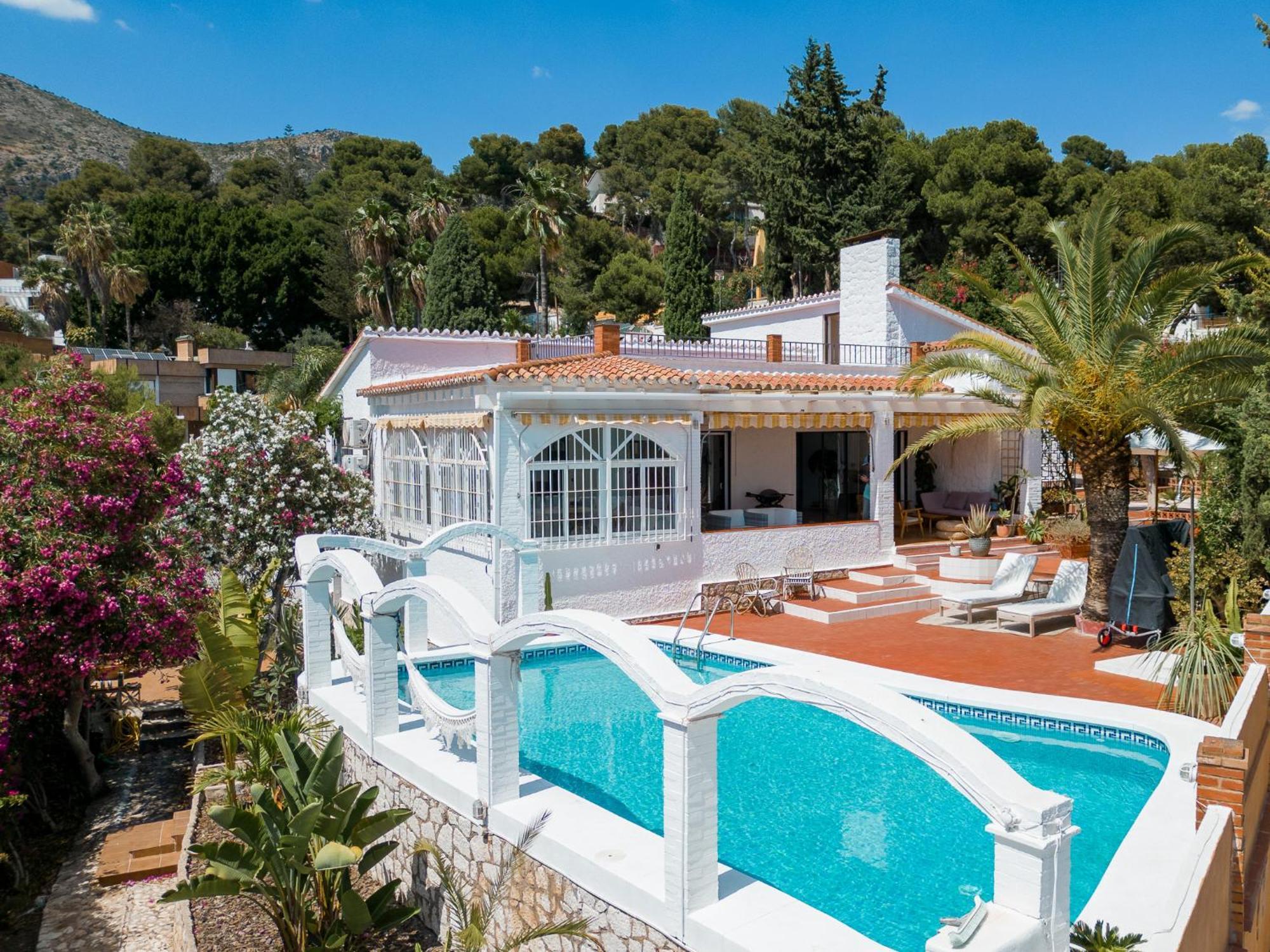 Lina - Andalusian 3-bedroom With Pool & Ocean View *