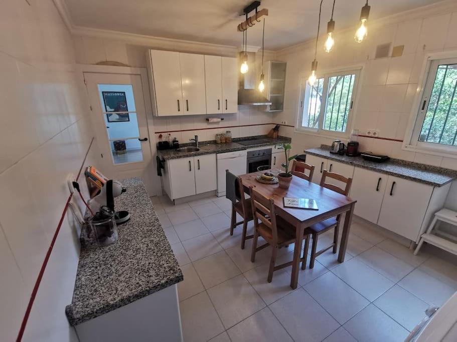 Lina - Andalusian 3-bedroom With Pool & Ocean View *