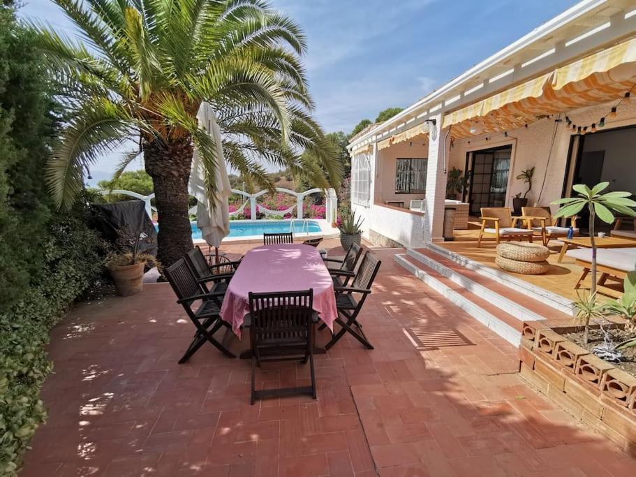 Villa Lina - Andalusian 3-bedroom With Pool & Ocean View