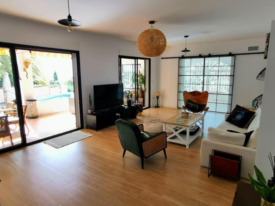 Lina - Andalusian 3-bedroom With Pool & Ocean View