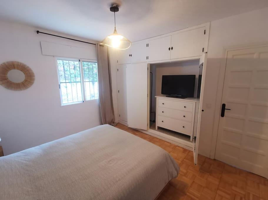 Lina - Andalusian 3-bedroom With Pool & Ocean View *