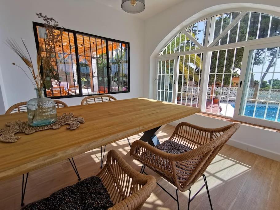 Lina - Andalusian 3-bedroom With Pool & Ocean View