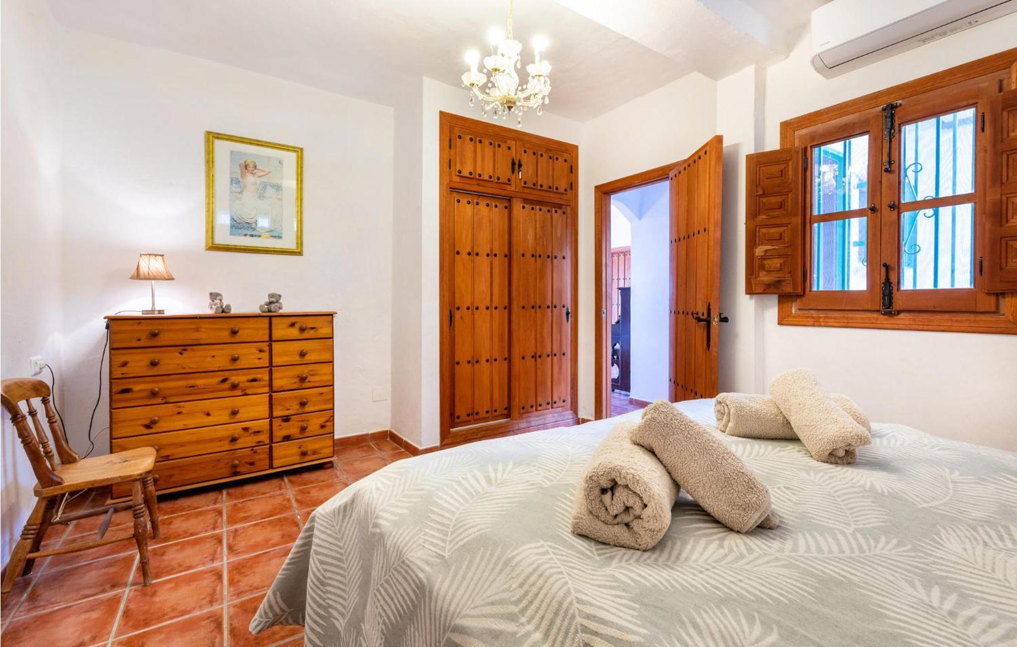 Ferienhaus Pet Friendly In Iznate With Kitchen Málaga