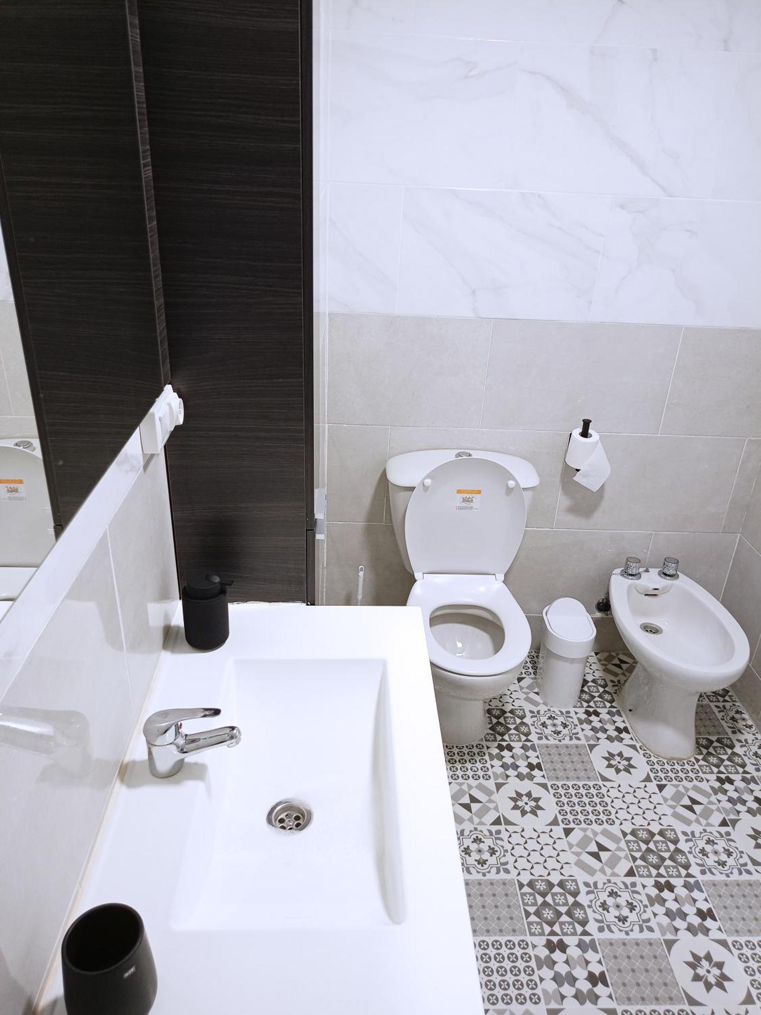 Angosta Host Habitación en casa particular Málaga