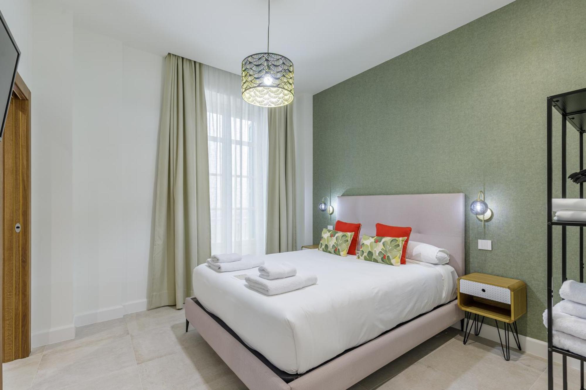 Plaza Del Siglo & Boutique By Caleta Homes