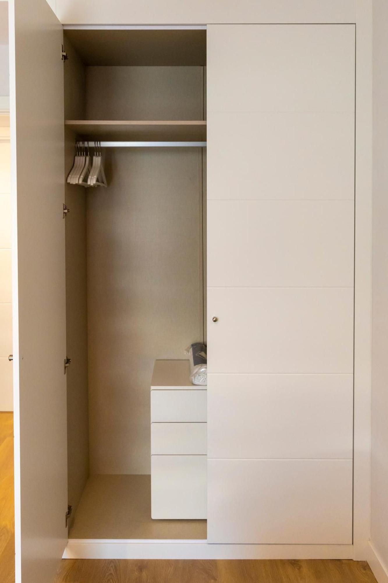 Atico En Paseo De Reding By Rent Me Apartamento
