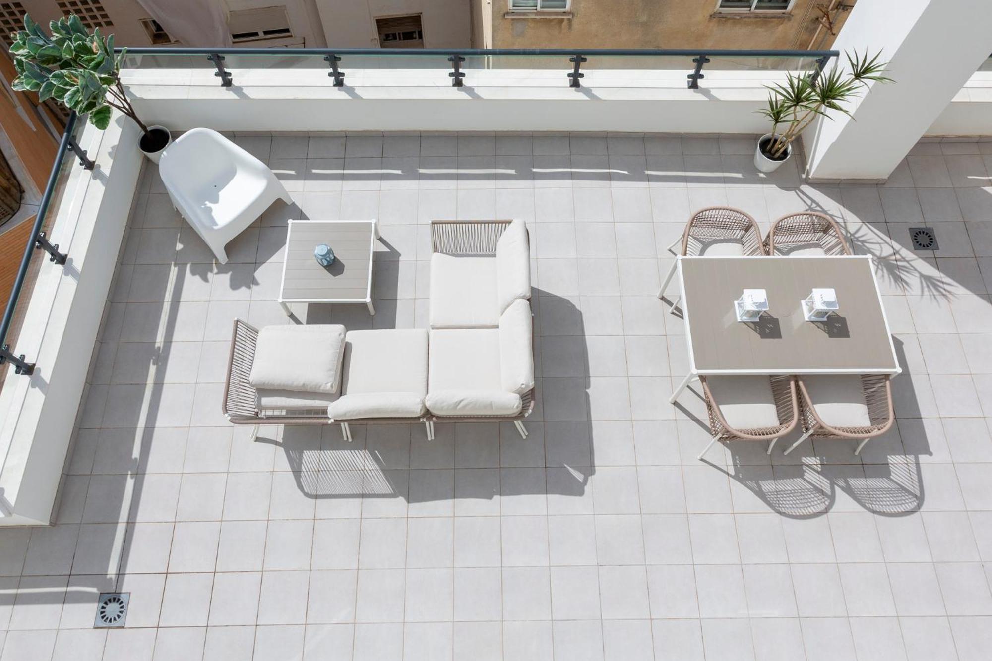 Apartamento Atico En Paseo De Reding By Rent Me