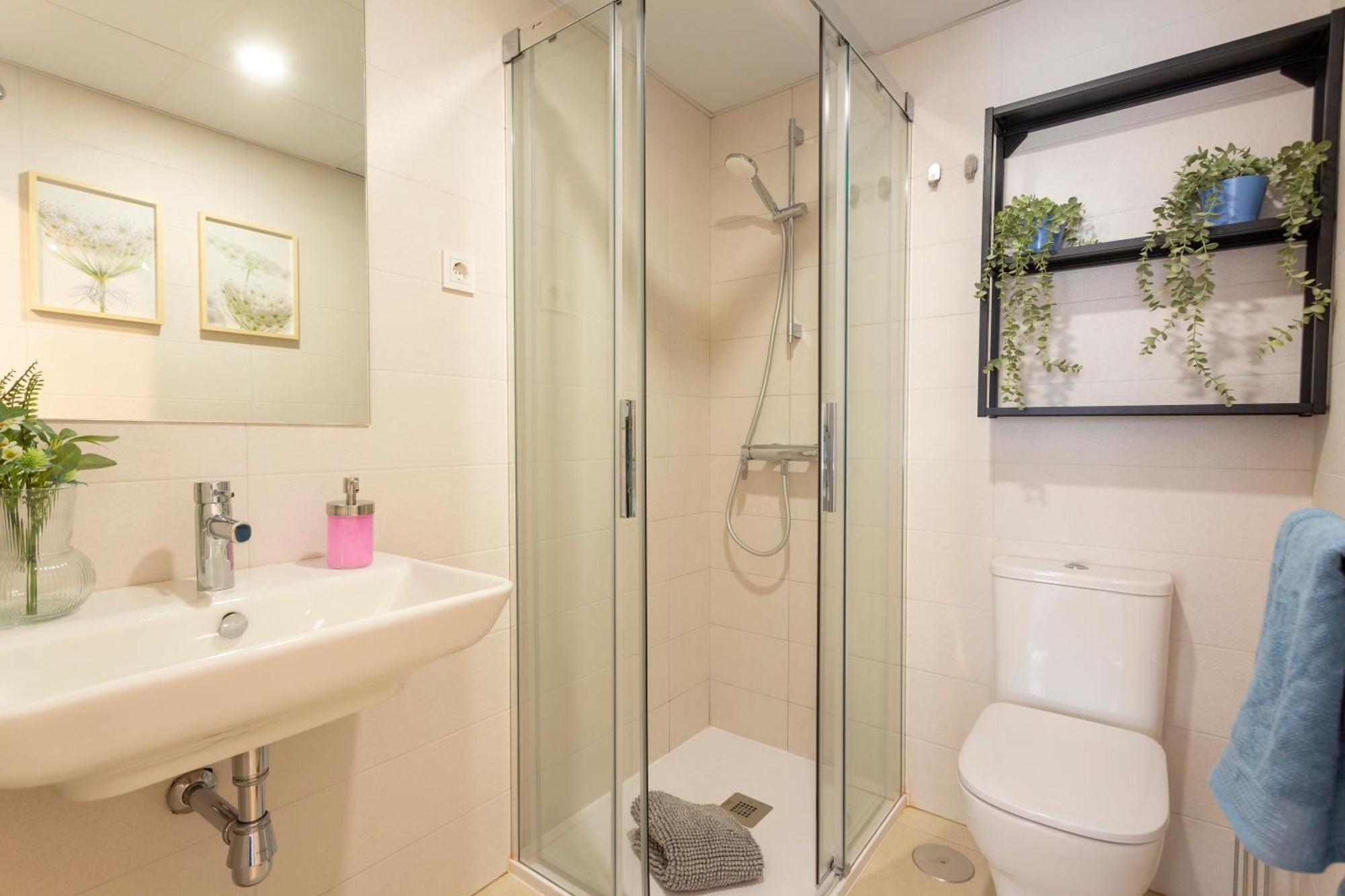 Atico En Paseo De Reding By Rent Me Apartamento